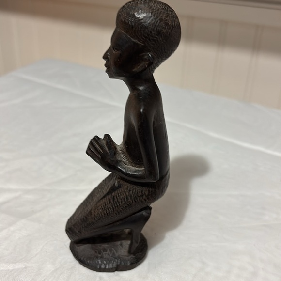 Wooden Hand carved Statue African man Praying Kneeling Figure Sculpture GLOBAL - Picture 3 of 7
